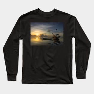 SUNSET AND BOATS ON THE SEA DESIGN Long Sleeve T-Shirt